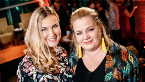 Anne Hietanen och Kia Svaetichin Anne Hietanen och Kia Svaetichin på Yle Fems litteraturfest