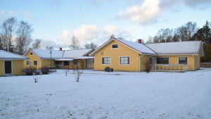 Samkommunen Kårkullas grupphem Österby seniorboende vid Böningsvägen i Ekenäs. Kårkulla samkommuns boende i Österby i Ekenäs.