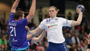 Theo Westerlund kom med viktig lyssnarfeedback. Theo Westerlund skjuer i handbollslandslagets VM-kvalmatch mot Ryssland.