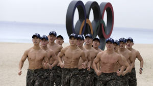 Sydkoreanska marinsoldater tränar inför sitt uppdrar att skydda vinter-OS i Pyeongchang Sydkoreanska marinsoldater tränar inför sitt uppdrar att skydda vinter-OS i PyeongChang