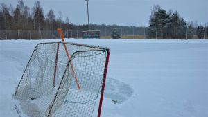 Här planeras ett nytt bostadsområde. Var åker Ingåborna skridskor efter det? Eller kan de göra det i bostadsområdet? Det planeras nya hus intill småbåtshamnen i Ingå där det blir en bostadsmässa 2022.
