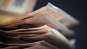 Det går inte längre att få tag på kontanter inne på kontoret. Viidenkymmenen euron seteleitä