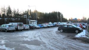 Anslutningsparkeringen vid västra infarten i Borgå är ofta fullsatt