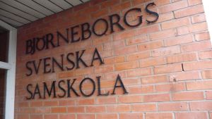 Svenska på timmarna, men finska på rasterna. Så går det till i praktiken i Björneborgs svenska samskola. björneborgs svenska samskola