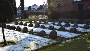 Här på gravgården i tyska Kellinghusen vilar fyra finska jägare. Thure Ström, Kustaa Kemppainen (1888-1917), Simo Illola ((1886-1916) och Kustaa Kataja (1885-1917) Gravgården i Kellinghusen