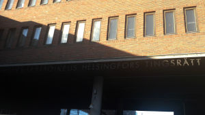 Helsingfors tingsrätt dömde i september 2018 sju män för utnyttjande av person som är föremål för sexhandel. Helsingfors tingsrätt.