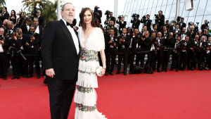 Harvey Weinstein deltog i filmfestivalen i Cannes år 2015 tillsammans med sin fru Georgina Chapman Harvey Weinstein deltog i filmfestivalen i Cannes år 2015 tillsammans med sin fru Georgina Chapman