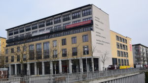 Eugen Gomringers dikt avenidas på fasaden vid Alice Salomon-högskolan i Berlin
