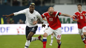 Paul Pogba, till vänster, och tyskfödde ryske landslagsspelaren Konstantin Rausch, kämpar om bolllen i matchen mellan Frankrike och Ryssland den 27 mars 2018. Paul Pogba, till vänster, och tyskfödde ryske landslagsspelaren Konstantin Rausch, kämpar om bolllen i matchen mellan Frankrike och Ryssland den 27 mars 2018.