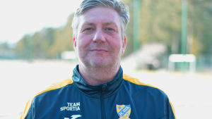Fredric Berglund är ordförande i FC HIK sedan årsskiftet. Porträttbild på Fredric Berglund