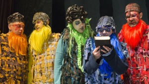 Mot framtiden med Aristoteles. På bilden Paul Holländer, Antti L J Pääkkönen, Nora Raikamo, Sanna Hietala och Miko Kivinen. Foto från Aurinkoteatteris och Nationalteaterns samproduktion Atlantis.