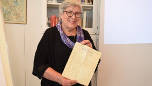Hugo Enboms sondotter Eija Mäkinen. Eija Mäkinen, sondotter till Hugo Enbom som var fånge i Dragsvik under inbördeskriget 1918.