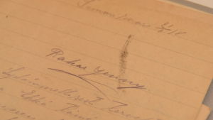 Rakas Jenny, börjar breven från Hugo Enbom till hustrun Jenny. Breven är skrivna i juni 1918 och finns bevarade ända till i dag. Ett brev från Hugo Enbom till sin fru Jenny då han var i fånglägret i Dragsvik i Ekenäs.