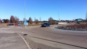 Anslutningsparkeringen på Lappträskvägen är ett stenkast från busshållplatsen Anslutningsparkering på Lappträskvägen i Lovisa.