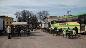 Borgå torg ska göras om i framtiden. I juni ska staden ordna en verkstad där invånarna får tycka till. bild på ett torg