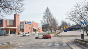 Närmaste postombudet för Pojoborna finns från och med februari i Karis. Tre stycken butiker i varandras närhet i Karis centrum.