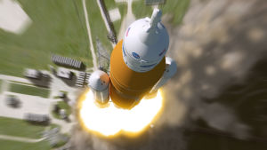 Konstnärens tolkning av Orionkapseln och den nya SLS-raketen som är tänkt att avryras 2019. Konstnärens tolkning av Orionkapseln och den nya SLS-raketen som lyfter.