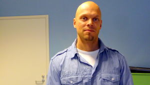 Kriminalkommissarie John Forslund på Österbottens polisinrättning säger att det är så små variationer i antalet fall av brott mot liv att man inte kan dra några slutsatser. John Forslund, kriminalkommisarie