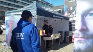 Intresset för att jobba är bilfabriken i Nystad är stort och många ville ställa frågor under rekryteringsdagen i Vasa. Valmet i Vasa på rekryteringsturné.