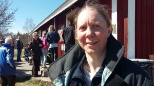 Anna Fihlman är ordförande för 100-års firande Hembygdens Vänner i Hitis r.f/foto Gunilla Ginström. Anna Fihlman, ordförande för Hembygdens Vänner i Hitis, deltog i öppnandet av Backom café & pub