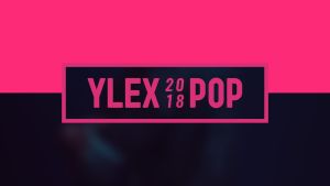 YleXPop logo puoliksi pinkillä ja puoliksi sinertävän mustalla taustalla.