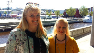 Tanja Nyman och Anu Huusko, uleåborgare och SFP:are. Tanja Nyman och Anu Huusko, aktiva inom SFP i Uleåborg.