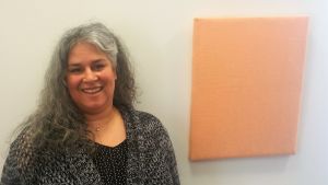 Eva Comét, som jobbar som planerande lärare i musik vid Raseborgs kulturinstitut, ser att andra orter i Finland kunde ta exempel av tvåspråkigheten i Karis.<br /> Eva Comét