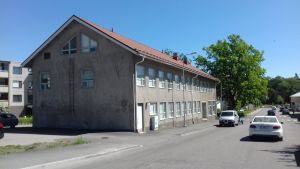 Grabbegården på Nils Grabbegatan i Karis. Där finns också elever från Karjaan yhteiskoulu. Grabbegården i Karis.