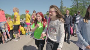 Madde Wik och Wilma Nysand på stafettkarnevalen. Madde Wik och Wilma Nysand på stafettkarnevalen.