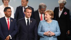 Gruppfoto utan president Trump, som lämnade G7-mötet i förtid. I stället syns ledare för Afrikanska Unionen, EU, FN och Internationella valutafonden. G7 gruppfoto efter att Donald Trump hade lämnat mötet.