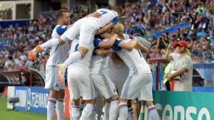 Islänningarna var de moraliska vinnarna i matchen mot Argentina. Island jublar efter ett mål