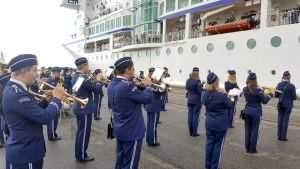 Närpes Skolmusikkår välkomnar Birka Cruises passagerare i hamnen i Vasa, sommaren 2018. Närpes skolmusikkår välkomnade Birka Cruises passagerare i hamnen i Vasa.