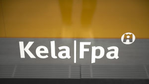 Folkpensionsanstalten koordinerar många av de stöd som betalas ut. Kelan logo ikkunassa.