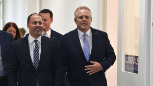 Finansminister Scott Morrison (till höger) utsågs något överraskande till Australiens premiärminister efter Malcolm Turnbull som avgick under tryck Finansminister Scott Morrison (till höger) utsågs något överraskande till Australiens premiärminister efter Malcolm Turnbull som avgick under tryck