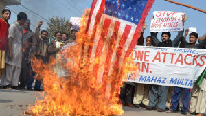 USA har länge varit ytterst impopulärt i Pakistan och relationerna mellan länderna befaras bli ännu sämre när Donald Trump är president i USA och Imran Khan leder Pakistan USA har länge varit ytterst impopulärt i Pakistan och relationerna mellan länderna befaras bli ännu sämre när Donald Trump är president i USA och Imran Khan leder Pakistan