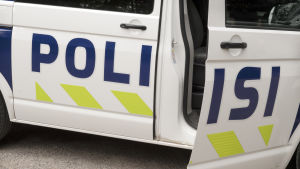 Polisen startar inte alltid från en polisstation, utan är mycket ute på fältet. polisbil