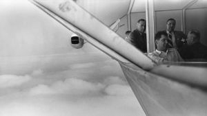 Sköna dagar i lufskeppet Människor som sitter i ett luftskepp, 1930-tal