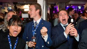 Glada sverigedemokrater på partiets valvaka i Stockholm. Jubel på Sverigedemokraternas valvaka.