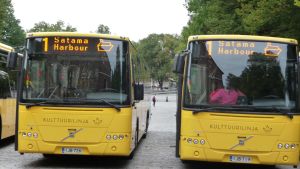 Linje 1 kör som förr. Fronterna på två gula bussar som trafikerar på linje 1.