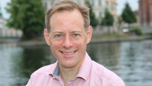 Fredrik Heintz som är biträdande professor vid Linköpings universitet menar att begränsningen i grund och botten handlar om att det finns risker med artificiell intelligens. Fredrik Heintz