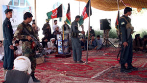 Det afghanska parlamentsvalet hotas av talibanattacker och valfusk. Kandidaten Mie Wali ställer upp i ett av de mest osäkra distrikten i den sydliga, krigsdrabbade provinsen Helmand Det afghanska parlamentsvalet hotas av talibanattacker och valfusk. Kandidaten Mie wali ställer upp i ett av de mest osäkra distrikten i den sydliga, krigsdrabbade provinsen Helmand