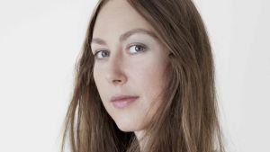 Svenska skådespelaren Caroline Donath spelar Axel von Fersen. Svenska skådespelaren Caroline Donath spelar Axel von Fersen.