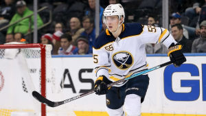 Rasmus Ristolainen ligger på -7 i plus/minus-statistiken. Rasmus Ristolainen spelar överlägset mest av Buffalos backar.