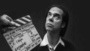 Nick Cave lähikuvassa, dokumenttielokuvan One More Time with feeling kuvauksissa.