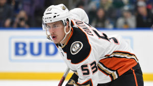 Comtois har spelat 10 matcher för Anaheim Ducks den här säsongen och stått för poängen 2+5. Max Comtois spelar ishockey.