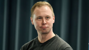 Tommi Niemelä påminner om Schweiz styrkor. Tommi Niemelä är finsk ishockeytränare.
