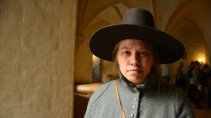 Maria von Hertzen i 1600-tals utstyrsel. Maria von Hertzen på Åbo slott.
