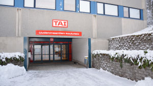 Närvårdarna kommer att studera vid Åbo yrksinstituts social- och hälsovårdsenhet i stadsdelen Petrelius. Åbo yrkesinstitut.