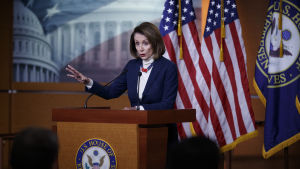Demokraterna med Nancy Pelosi i spetsen får kavla upp ärmarna... Pelosi höll en presskonferens just innan hon skulle iväg på den nu inställda resan till Afghanistan på torsdagen.