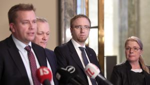 Antti Kaikkonen, Simon Elo och Leena Meri under presskonferensen den 15 januari. Antti Kaikkonen, Leena Meri och Simon Elo den 15 januari 2019.